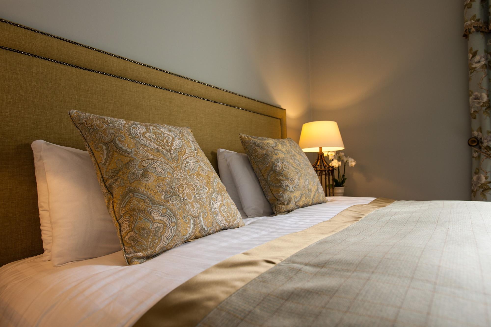 Balmoral Arms Hotel Ballater Bagian luar foto