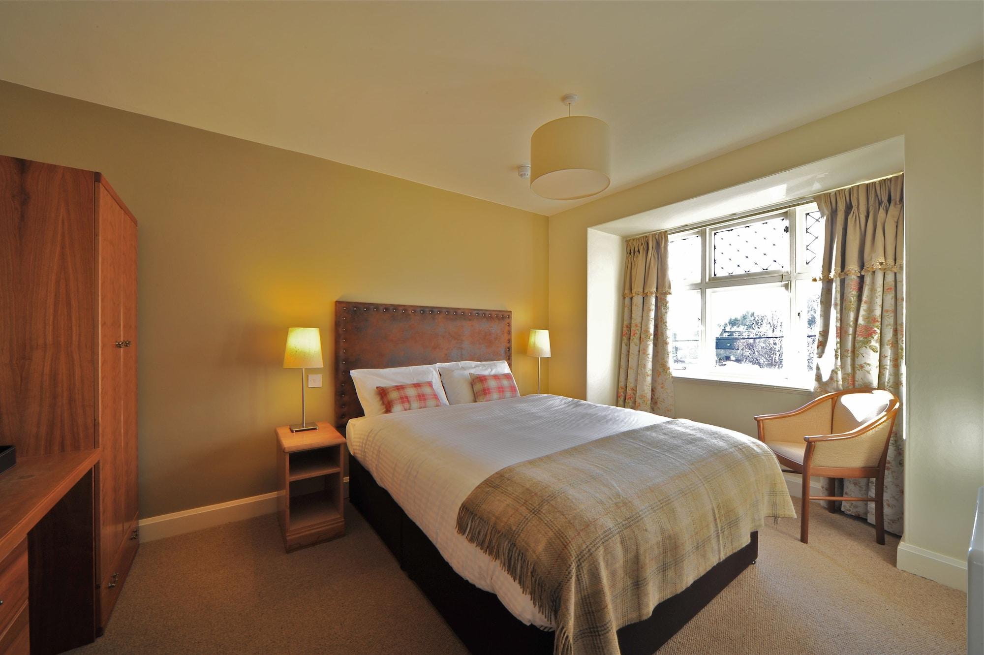 Balmoral Arms Hotel Ballater Bagian luar foto