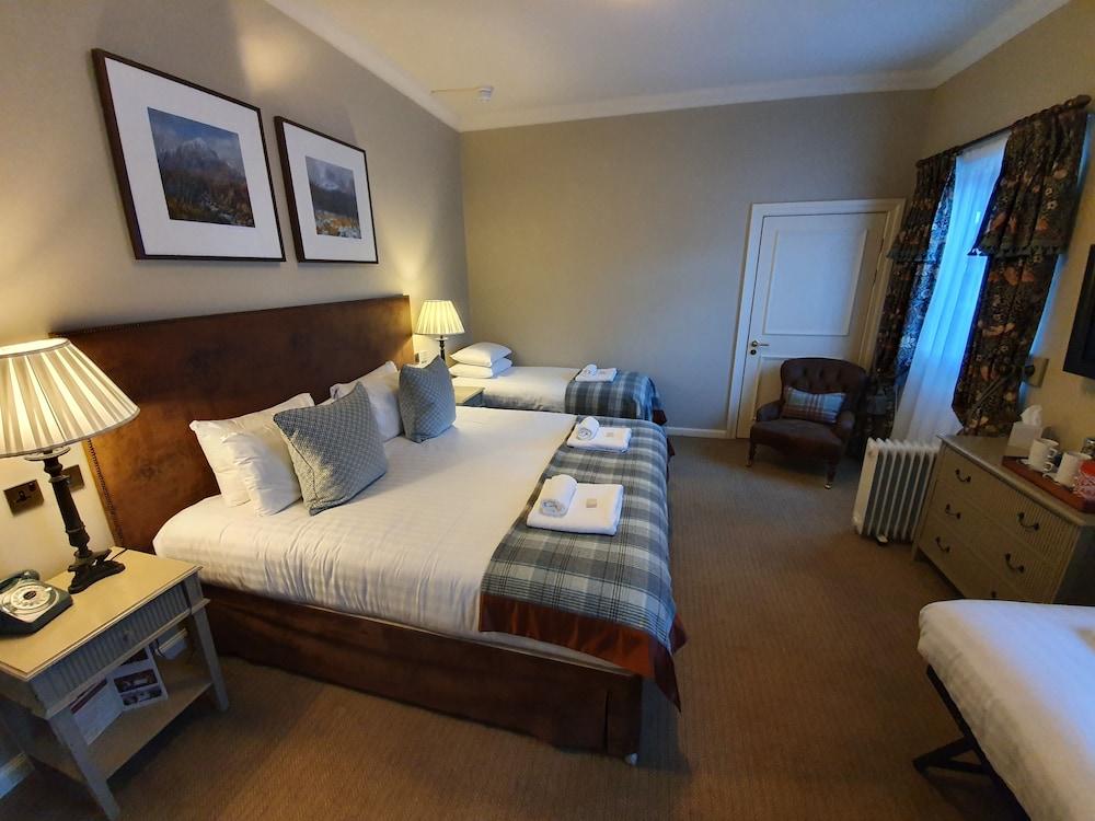 Balmoral Arms Hotel Ballater Bagian luar foto