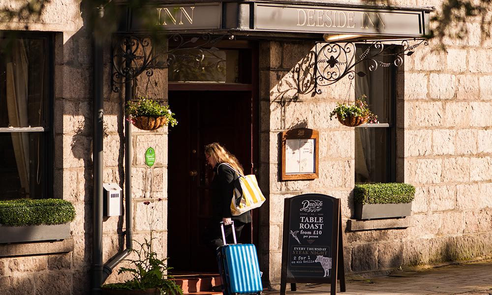 Balmoral Arms Hotel Ballater Bagian luar foto