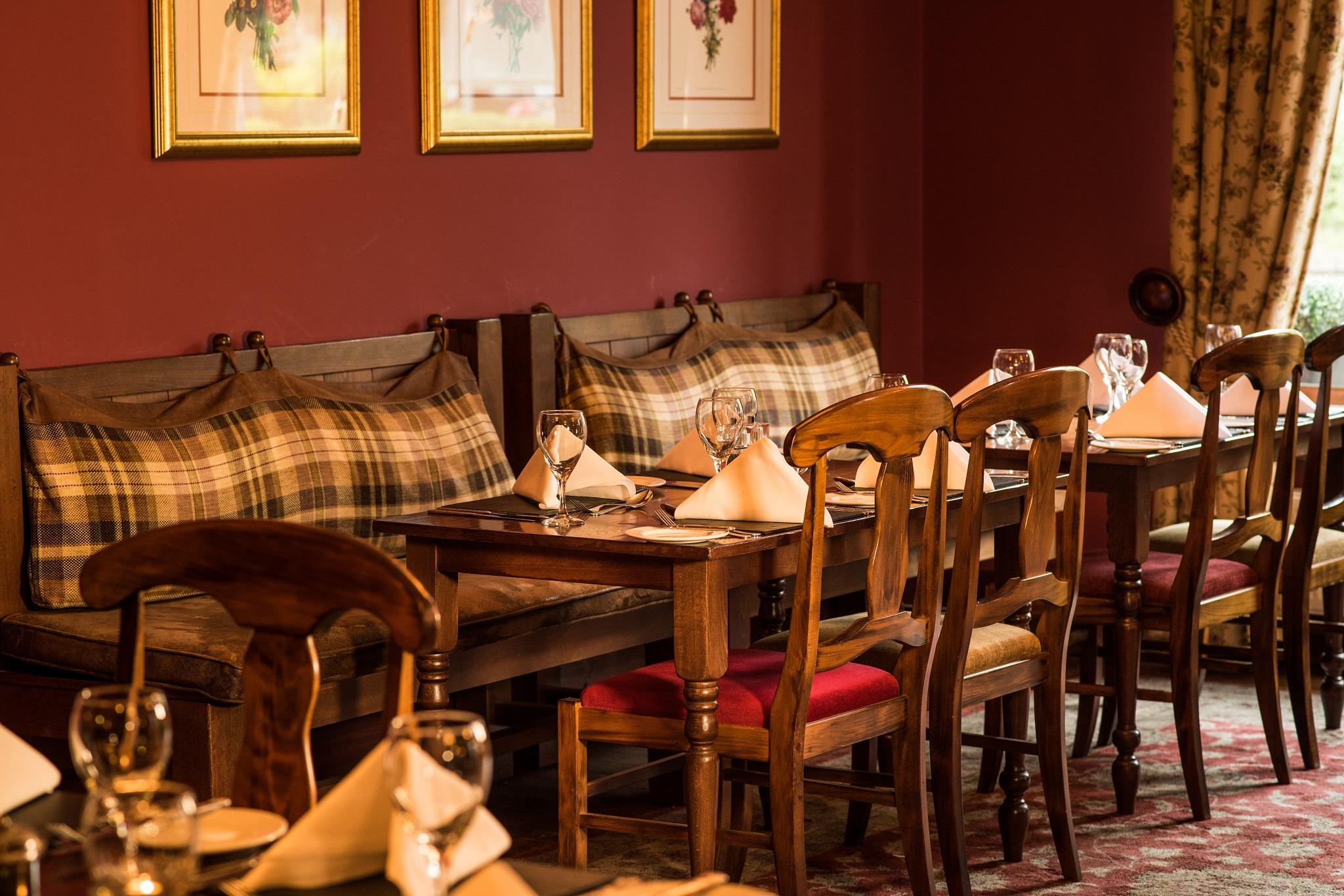 Balmoral Arms Hotel Ballater Bagian luar foto