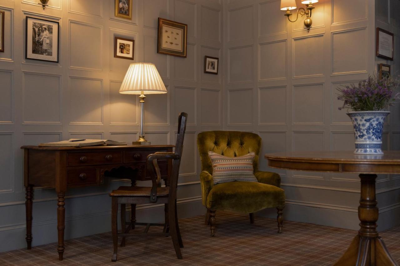 Balmoral Arms Hotel Ballater Bagian luar foto