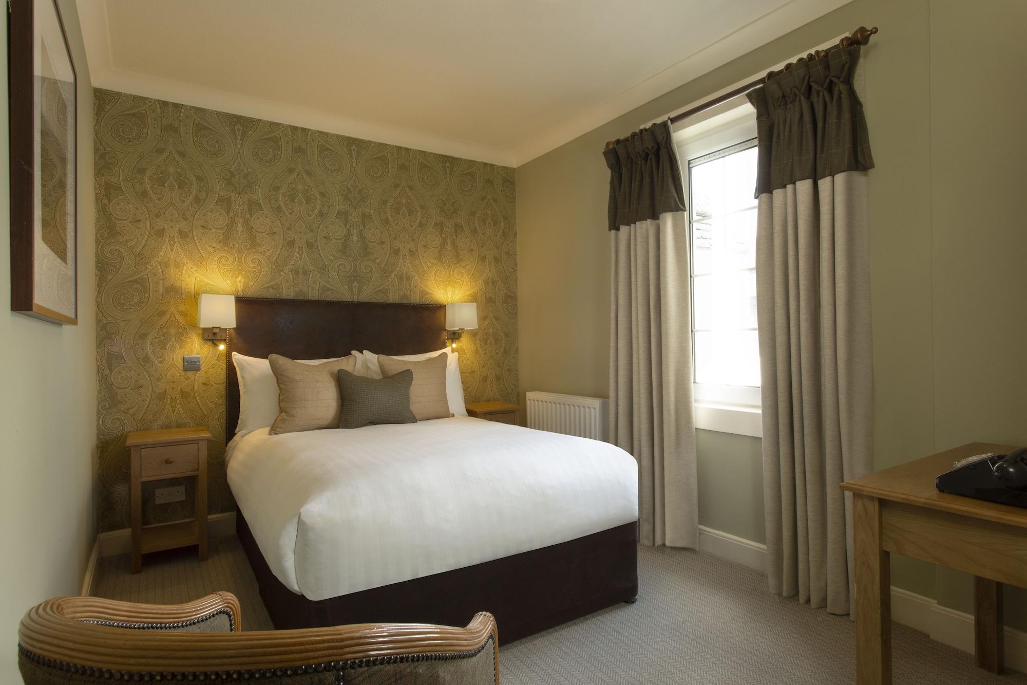 Balmoral Arms Hotel Ballater Bagian luar foto