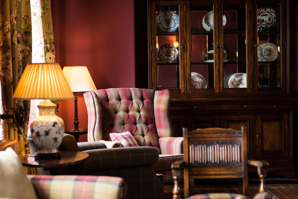Balmoral Arms Hotel Ballater Bagian luar foto