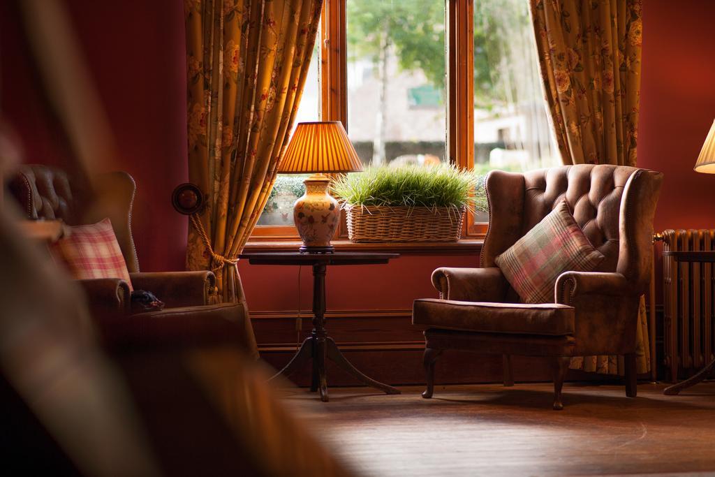 Balmoral Arms Hotel Ballater Bagian luar foto